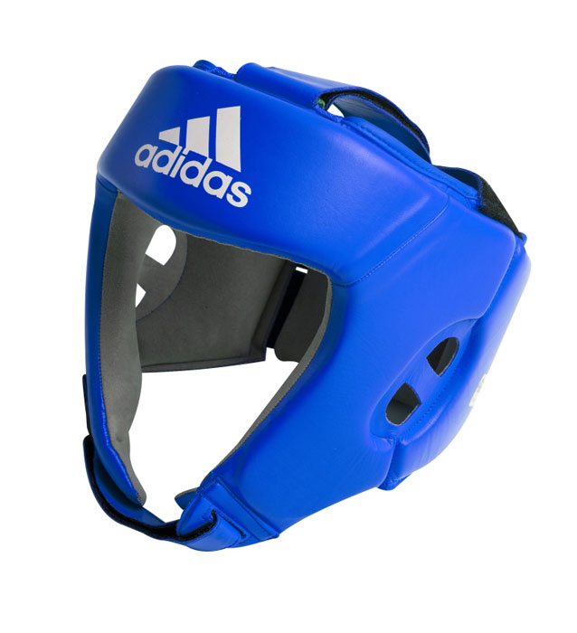 Шлем боксерский Adidas AIBA, цвет: синий. AIBAH1. Размер XL (56-60 см)AIBAH1 Шлем боксерский Adidas AIBA, цвет: синий. AIBAH1. Размер XL (56-60 см)AIBAH1Боксерский шлем Adidas AIBA разработан и спроектирован для обеспечения максимальной защиты и оптимальной видимости. Шлем сертифицирован Международной ассоциацией бокса (AIBA). Оболочка шлема изготовлена из натуральной кожи, что увеличивает срок эксплуатации шлема. Внутреннее наполнение из пены, изготовленной по технологии Air Cushion, обеспечивает отличную амортизацию ударных нагрузок. Внутренняя подкладка выполнена из высокотехнологичной, искусственной кожи Amara. Шлем имеет легкую конструкцию без защиты скул. Два широких ремня фиксируемых липучкой на теменной части и два ремня на липучке в затылочной части позволяют регулировать размер шлема и обеспечивают плотную и удобную посадку, исключая смещение шлема во время боя. Так же шлем имеет регулируемый ремешок под подбородком.