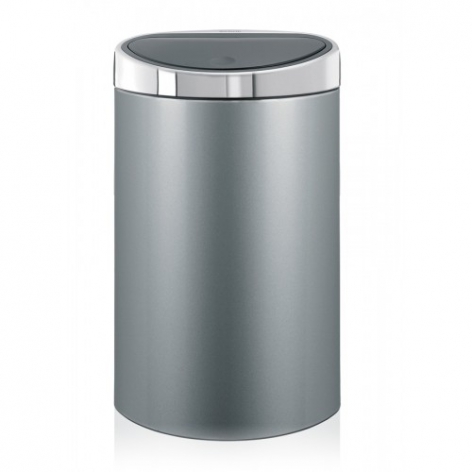 Бак мусорный Brabantia Touch Bin, цвет: металлик, 40 л361722 Бак мусорный Brabantia Touch Bin, цвет: металлик, 40 л361722Стильный Touch Bin на 40 литров – непременный атрибут каждой гостиной или кухни. Порадуйте себя и удивите гостей! Бесшумное открывание/закрывание крышки легким касанием - система soft touch; Удобная смена мешков для мусора - съемный блок крышки из нержавеющей стали; Эргономичное использование - плоская задняя стенка позволяет устанавливать бак вплотную к стене или в углу; Удобная очистка – съемное внутреннее ведро из пластика с вентиляционными отверстиями, предотвращающими образование вакуума при вынимании полного мусорного мешка; Легкое перемещение с места на место - прочная ручка для переноски; Предохранение пола от повреждений - пластиковый защитный обод; Бак изготовлен из коррозионно-стойких материалов – долговечность и удобство в очистке; Всегда опрятный вид - идеально подходящие по размеру мешки для мусора с завязками (размер L); 10-летняя гарантия Brabantia. Цвет: серый металлик