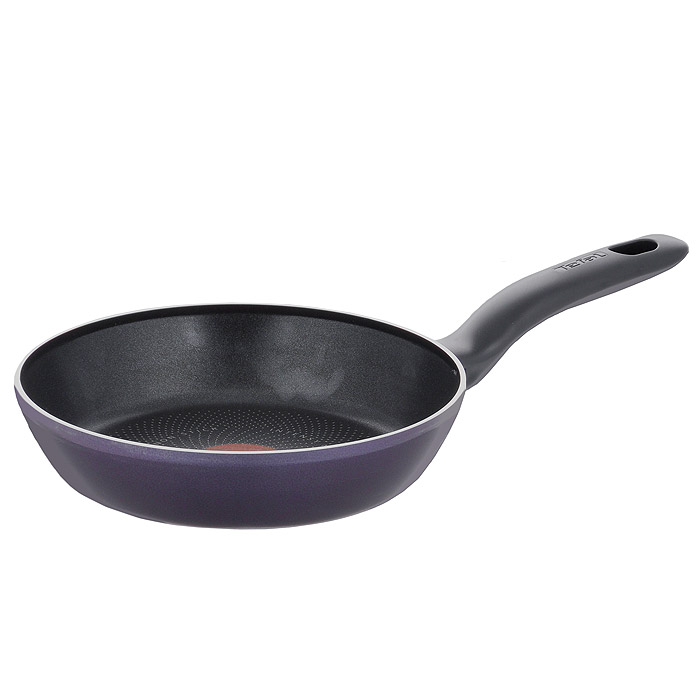 Сковорода Tefal Tendance, с антипригарным покрытием, цвет: Black Current (черная смородина). Диаметр 20 см040 31 320 Сковорода Tefal Tendance, с антипригарным покрытием, цвет: Black Current (черная смородина). Диаметр 20 см040 31 320Сковорода Tefal Tendance выполнена из высококачественного алюминия с антипригарным покрытием Intensy. Покрытие обладает превосходными антипригарными свойствами, не содержит PFOA, свинца и кадмия. Элегантная ручка сковороды выполнена из бакелита. Внешнее антипригарное покрытие сковороды цвета черной смородины смотрится очень эффектно. Индикатор нагрева Thermo-Spot станет равномерно красным, когда посуда разогреется до оптимальной температуры 180°С градусов. Таким образом, вы будете в курсе того, что можно начинать готовить. Дно с технологией Diffusial обеспечивает равномерное распределение тепла. Сковорода подходит для всех типов плит, кроме индукционных. Можно мыть в посудомоечной машине.