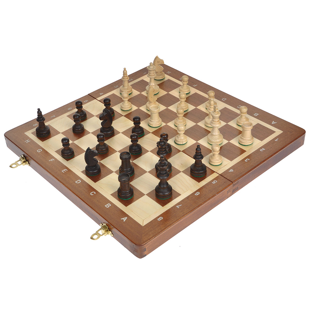 Шахматы Madon Торнамент - 3, дуб, размер: 35х17,5х5 см. 122AF122AF Шахматы Madon Торнамент - 3, дуб, размер: 35х17,5х5 см. 122AF122AFШахматы Торнамент-3 представляют собой деревянный кейс с игровым полем и шахматные фигуры. Кейс выполнен из махагона - древесины, окрашенной в красноватый цвет; закрывается на два металлических замка. Внешняя поверхность кейса - игровое поле. Внутренняя поверхность оформлена бархатистым текстилем зеленого цвета. Внутри кейса имеются специальные выемки для каждой шахматной фигуры. В игре могут принимать участие 2 человека. Шахматы - настольная логическая игра, которая соединяет в себе элементы и искусства, и науки, и спорта. Название берет начало из персидского языка шах и мат, что означает шах умер. Считается, что история шахмат насчитывает не менее полутора тысяч лет. Впервые наиболее близкая по смыслу игра появилась в Индии в 6 веке нашей эры, затем, претерпев некоторые изменения в правилах, начала распространяться в близлежащих странах. Модификации игры продолжались, пока в 19 веке не сформировались окончательные правила, необходимые для...