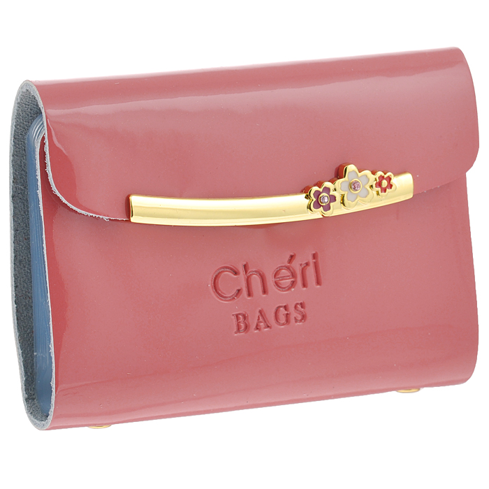 Визитница женская Cheribags, цвет: коралловый. V-0494-32V-0494-32 Визитница женская Cheribags, цвет: коралловый. V-0494-32V-0494-32Элегантная визитница Cheribags изготовлена из натуральной лаковой кожи и декорирована тисненым названием бренда спереди. Лицевая сторона украшена декоративным элементом из металла с цветами. Изделие закрывается клапаном на кнопку. Внутри - блок из прозрачного мягкого пластика на 26 визиток, который крепится к корпусу визитницы на металлические заклепки. Стильная визитница - это не только практичная вещь для хранения пластиковых карт, но и модный аксессуар, который подчеркнет ваш неповторимый стиль.