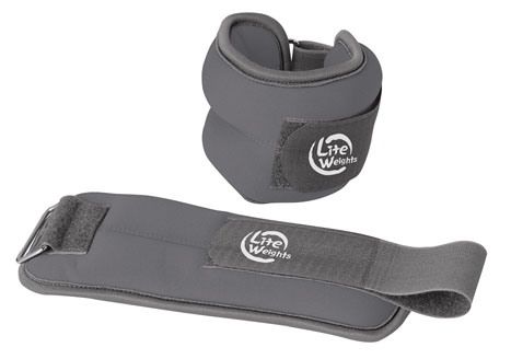 Утяжелители Lite Weights, 2 шт, 1,5 кг5870WC Утяжелители Lite Weights, 2 шт, 1,5 кг5870WCУтяжелители Lite Weights легко фиксируются при помощи крепежного ремешка на липучке. Они изготовлены из неопрена и наполнены металлической стружкой. Идеальны в использовании при беге трусцой, занятиях аэробикой, оздоровительной гимнастикой и фитнесом. Вес одного утяжелителя: 1,5 кг.
