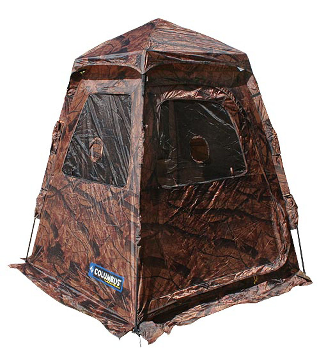 Палатка-засидка Columbus Black Forest, цвет: камуфляж3221 Палатка-засидка Columbus Black Forest, цвет: камуфляж3221Удобная и практичная палатка-засидка Columbus Black Forest (полуавтоматическая) камуфляжного цвета в форме четырехгранника из однослойного материала с механизмом сборки полуавтоматического типа (зонтичный тип установки с системой Easy Up). Стильная и надежная палатка Columbus Black Forest идеально подойдет для охоты или экстремальных лесных игр – за счет камуфлированной окраски практически невидима в естественной природной среде. Устанавливается за несколько секунд благодаря полуавтоматической системе Easy UP (раскрывается по принципу зонта). Рассчитана на укрытие 1-2 человек. Оборудована большими смотровыми окнами с окрестным обзором и дверью с противомоскитными сетками. Герметичные проклеенные швы будут отличным барьером для дождя.. Незаменимая вещь, когда нужно надежно замаскироваться на местности.