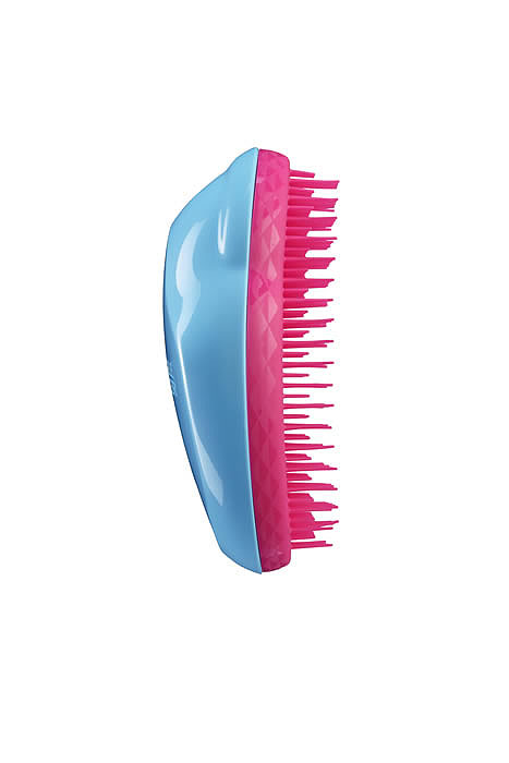 Tangle Teezer Расческа для волос The Original. Blueberry PopNO-PB-011012 Tangle Teezer Расческа для волос The Original. Blueberry PopNO-PB-011012Профессиональная распутывающая расческа для волос Tangle Teezer The Original идеально подходит для всех типов волос. Оригинальная форма зубчиков обеспечивает двойное действие и позволяет быстро и безболезненно расчесать влажные и сухие волосы. Благодаря эргономичному дизайну, расческу удобно держать в руках, не опасаясь выскальзывания. Товар сертифицирован.