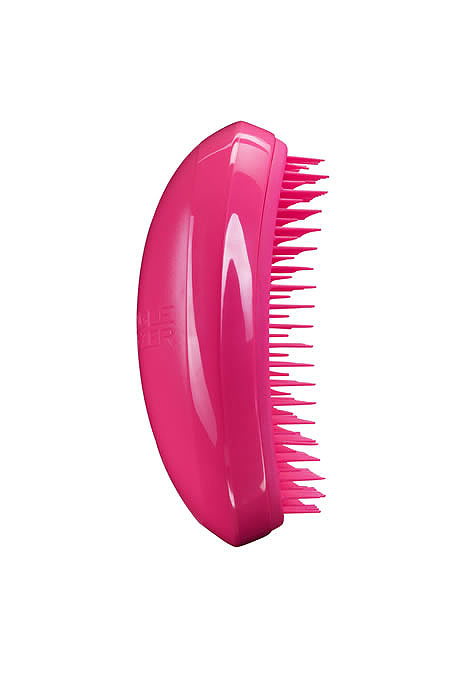 Tangle Teezer Расческа для волос Salon Elite. Dolly PinkSE-PP-010112 Tangle Teezer Расческа для волос Salon Elite. Dolly PinkSE-PP-010112Профессиональная распутывающая расческа Tangle Teezer Salon Elite идеально подходит для всех типов волос. Оригинальная форма зубчиков обеспечивает двойное действие и позволяет быстро и безболезненно расчесать влажные и сухие волосы. Благодаря эргономичному дизайну расческу удобно держать в руках, не опасаясь выскальзывания. Цвет: розовый. Товар сертифицирован.