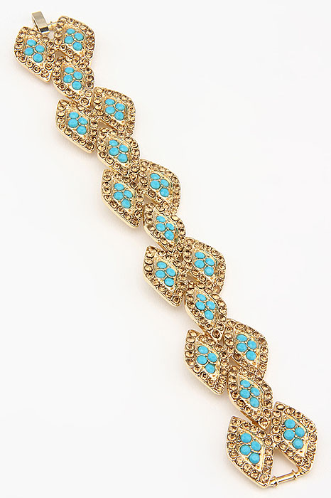 Браслет Fashion Jewelry, цвет: золотистый, голубой. BR0208BR0208 Браслет Fashion Jewelry, цвет: золотистый, голубой. BR0208BR0208Оригинальный браслет Fashion Jewelry выполнен из металла и украшен стразами из пластика и стекла. Браслет имеет надежную застежку-защелку. Такой браслет позволит вам быть оригинальной и изящной и создать свой неповторимый образ. Красивое и необычное украшение блестяще подчеркнет изысканный вкус, женственность и красоту своей обладательницы и поможет внести разнообразие в привычный образ.