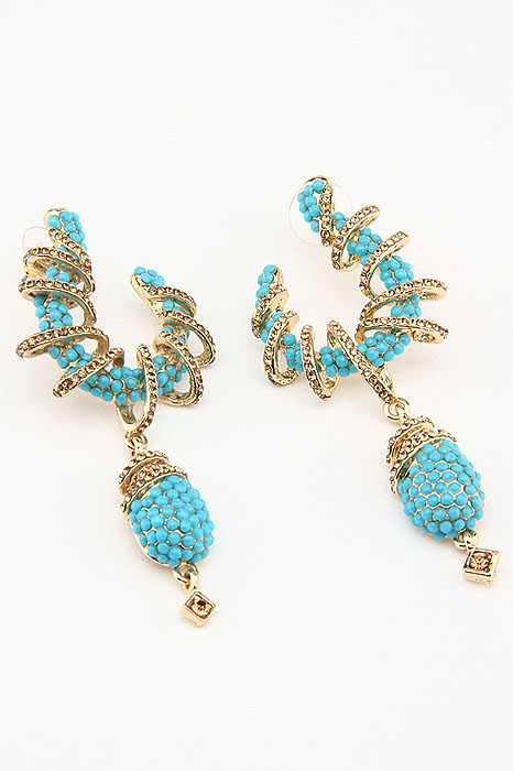 Серьги Fashion Jewelry, цвет: золотистый, голубой. ER0015ER0015 Серьги Fashion Jewelry, цвет: золотистый, голубой. ER0015ER0015Оригинальные серьги Fashion Jewelry, выполненные из металла золотистого цвета с необычной подвеской, украшены стразами из стекла и пластика. Такие серьги помогут создать вам свой неповторимый стиль. Серьги-подвески застегиваются на пластиковую застежку-гвоздик. Серьги Fashion Jewelry позволят вам с легкостью воплотить самую смелую фантазию и создать собственный, неповторимый образ.