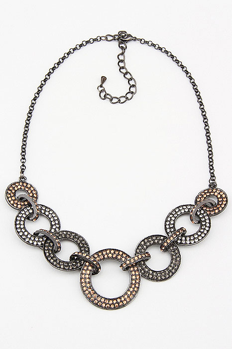 Колье Fashion Jewelry, цвет: черный, золотистый, серебристый. NK0055NK0055 Колье Fashion Jewelry, цвет: черный, золотистый, серебристый. NK0055NK0055Оригинальное колье Fashion Jewelry представляют собой цепочку с декоративными элементами. Декоративные элементы выполненные из металла и украшенные стразами, скрепляются между собой. Колье имеет надежную застежку-карабин с регулирующей длину цепочкой. Колье Fashion Jewelry не только привлечет внимание окружающих, но и дополнит ваш образ и поможет создать свой неповторимый стиль. Характеристики: Длина колье: 45 см - 51 см. Максимальная диаметр декоративного элемента: 3,5 см. Минимальная диаметр декоративного элемента: 2 см