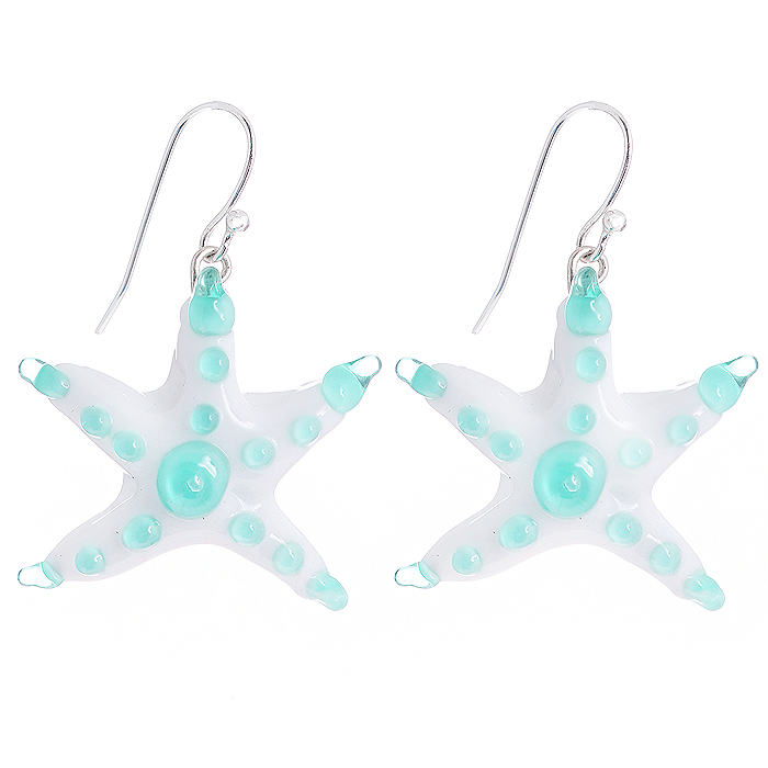 Серьги Asterias starfish (Стекло, металл). Ручная авторская работа. ER0045ER0045 Серьги Asterias starfish (Стекло, металл). Ручная авторская работа. ER0045ER0045Материал: стекло, металл. Общая высота серьги: 4 см. Размер декоративного элемента: 3 см х 2,5 см. Ручная работа. Автор Ольга Букина. Великолепные серьги, изготовленные из стекла и металла, прекрасно дополнят ваш образ. Декоративный элемент выполнен в виде морской звезды белого цвета. Металл - серебристого цвета. Такие серьги идеально подчеркнут ваш неповторимый стиль и добавят женственности и элегантности.