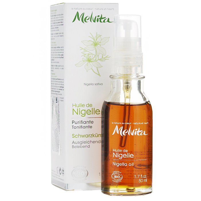 Melvita Масло Nigelle, для жирной кожи, 50 мл026103 Melvita Масло Nigelle, для жирной кожи, 50 мл026103Во времена фараонов масло Нигеллы считалось бесспорной панацеей от всех болезней и особенно ценилось правителями древнего Востока. По преданию пророк Мухаммед говорил, что черный тмин способен излечить от всего, кроме смерти. Масло Нигеллы получают из мелких черных семян растения семейства лютиковых с белыми цветами, которое произрастает в тени оазисов. Оно известно свойствами тонизирования кожи головы и снимает мышечное напряжение. Его традиционно использовали для очищения жирной кожи. Поскольку масло Нигеллы обладает сильным ароматом, мы рекомендуем использовать его в сочетании с маслом фундука или жожоба. Способ применения : наносите масло на кожу лица и тела восходящими движениями по массажным линиям в течение 2-3 минут. Товар сертифицирован.