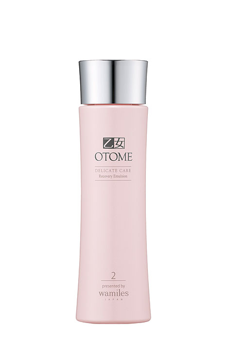 Otome Эмульсия для лица Delicate Care, для чувствительной кожи, 200 мл30114 Otome Эмульсия для лица Delicate Care, для чувствительной кожи, 200 мл30114Восстанавливающая эмульсия Otome Delicate Care для чувствительной кожи. Входящие в состав глубоководная морская вода, экстракты различных морских водорослей и другие уникальные компоненты восстанавливают, увлажняют кожу и питают минералами длительное время, защищая от раздражения и сухости. Мгновенно впитываясь, является прекрасным проводником для средств дальнейшего ухода. Для более интенсивного действия после эмульсии рекомендуется использовать крем для чувствительной кожи лица Otome Delicate Care. Recovery Cream. Способ применения : необходимое количество эмульсии распределить по всему лицу, уделяя особое внимание участкам, вызывающим беспокойство. Кончиками пальцев делать паттинг, как бы вбивая средство в кожу. Продолжить дальнейший уход. Для лучшего результата использовать утром и вечером. Товар сертифицирован.
