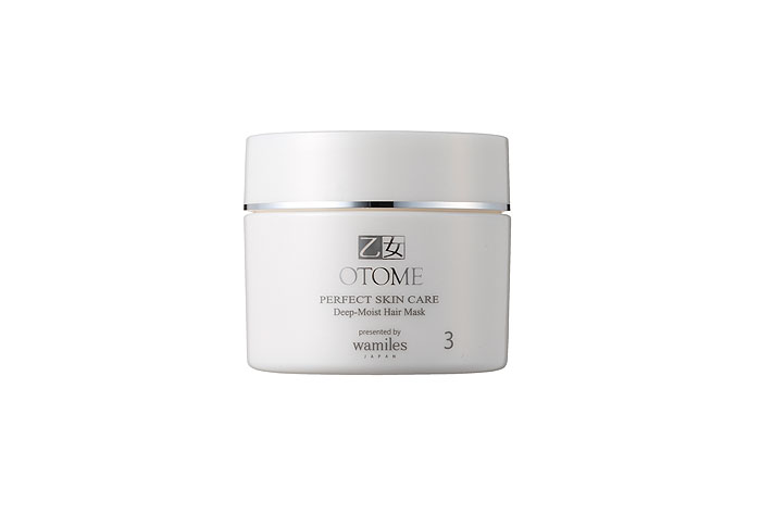 Otome Macкa Perfect Skin Care для глубокого восстановления волос, 190 г30329 Otome Macкa Perfect Skin Care для глубокого восстановления волос, 190 г30329Лечебная маска для волос Otome Perfect Skin Care для интенсивного восстановления поврежденных, истонченных, уставших волос. Ферментированный экстракт сока сливы, конденсированная глубоководная морская вода (CSW) и другие уникальные ингредиенты на клеточном уровне оздоравливают поврежденные волосы, корни и их кутикулу, восстанавливают липидный слой, надолго увлажняют, насыщают питательными веществами волосы, не утяжеляя их. Волосы, изнутри наполняясь силой и энергией, становятся здоровыми, блестящими и шелковистыми. Способ применения : небольшое количество маски равномерно распределите по чистым влажным волосам. Подержите 10 минут (для усиления эффекта рекомендуется обернуть голову горячим полотенцем), затем тщательно промойте волосы. Для закрепленного результата используйте маску 2-3 раза в неделю.