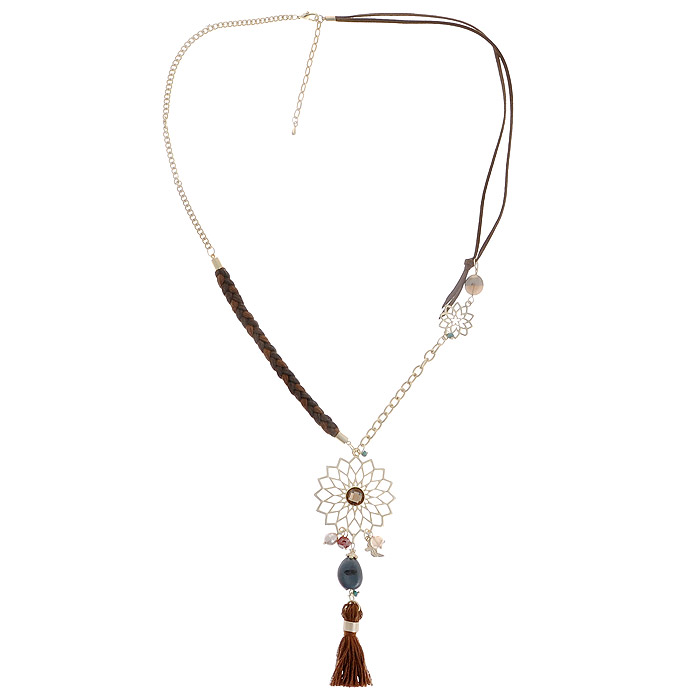 Колье Fashion Jewelry, цвет: золотистый, коричневый. AH71296AH71296 Колье Fashion Jewelry, цвет: золотистый, коричневый. AH71296AH71296Оригинальное колье Fashion Jewelry представляет собой цепочку из металла и текстильных шнурков и кулон в виде медальона с подвеской. Кулон выполнен из металла и украшен декоративными элементами из пластика, металла, страз и текстиля. Колье имеет надежную застежку-карабин с регулирующей длину цепочкой. Колье Fashion Jewelry не только привлечет внимание окружающих, но и дополнит ваш образ и поможет создать свой неповторимый стиль.