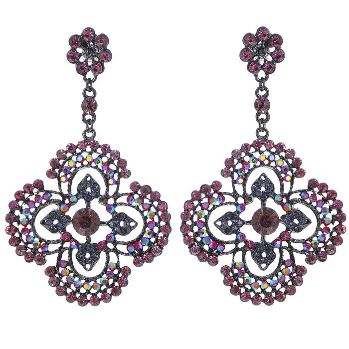 Серьги Fashion Jewelry, цвет: черный, фиолетовый. ER009ER009 Серьги Fashion Jewelry, цвет: черный, фиолетовый. ER009ER009Оригинальные серьги Fashion Jewelry, выполненные из металла с подвеской в виде цветочка, украшены цветными стразами. Такие серьги помогут создать вам свой неповторимый стиль. Серьги-подвески застегиваются на пластиковую застежку-гвоздик. Серьги Fashion Jewelry позволят вам с легкостью воплотить самую смелую фантазию и создать собственный, неповторимый образ.
