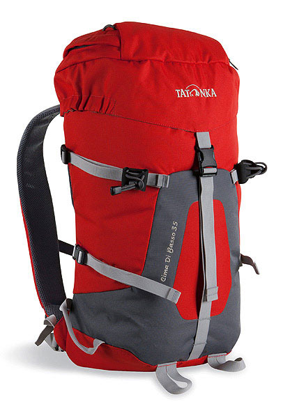 Спортивный рюкзак Tatonka Cima di Basso 35, красный. 1491.0151491.015 Спортивный рюкзак Tatonka Cima di Basso 35, красный. 1491.0151491.015Легкий горный рюкзак. Отлично подходит для восхождений и короткого треккинга. Подвеска Padded Back и съемный поясной ремень обеспечивают отличную фиксацию рюкзака на спине. Боковые стяжки позволяют закрепить на рюкзаке веревку. Предусмотрено два места для крепления палок или ледоруба. Особенности: система подвески Padded Back. съемный поясной ремень. держатели для ледоруба. клапан в крышке рюкзака. боковые стяжки. Материал: Textrem 6.6; 450 HD Polyoxford. Объем: 35 л.