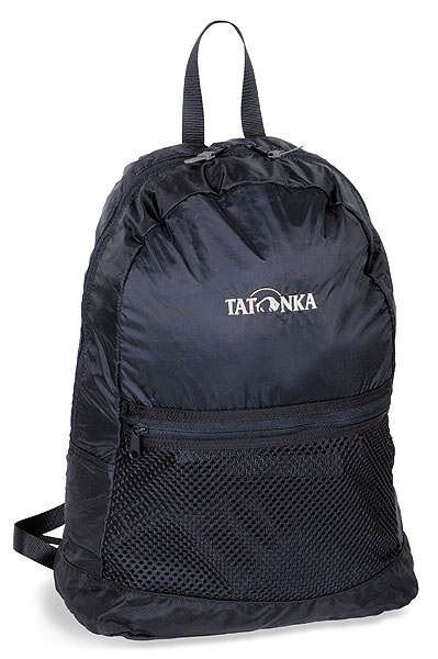 Городской рюкзак Tatonka Super Light, цвет: черный, 18 л. 2216.0402216.040 Городской рюкзак Tatonka Super Light, цвет: черный, 18 л. 2216.0402216.040Суперлегкий складной рюкзак. Идеален для случаев, когда вы приходите с пустыми руками, а уходите с полным рюкзаком. Или наоборот. Складывается в изящную поясную сумку, но в развернутом виде имеет вполне приличный объем. Особенности: Материал: 190T Nylon Taffeta; 420 HD Nylon. Легкий складной рюкзак. Интегрированная поясная сумка. Накладной сетчатый карман. Держатель для ключей. Ручка для переноски.