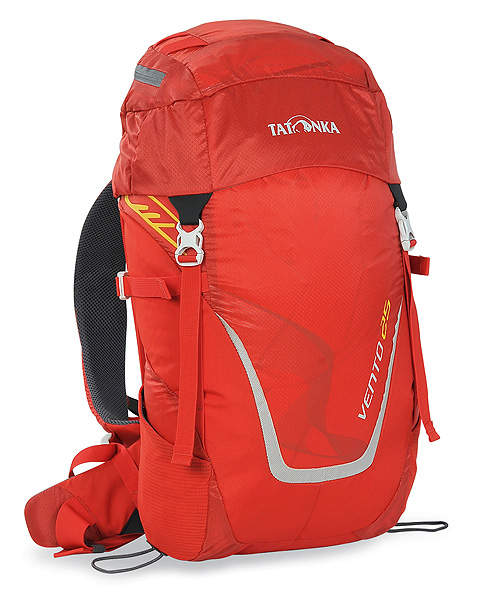 Рюкзак спортивный Tatonka Vento 25, цвет: красный, 25 л1460.015 Рюкзак спортивный Tatonka Vento 25, цвет: красный, 25 л1460.015Универсальный спортивный рюкзак с новой системой подвески X Vent Zero. Благодаря крестообразно расположенному каркасу из стекловолокна и минимальному контакту со спиной система объединяет оптимальный контроль нагрузки с исключительной вентиляцией и минимальным весом. При весе всего 960 г. рюкзак обладает вместительным внутренним отделением и хорошим оснащением. Особенности рюкзака: Подвеска X Vent Zero. Верхнее отделение с держателем для ключей и дождевым чехлом. Эргономичные лямки с эластичным нагрудным ремнем. Эластичные боковые карманы. Держатели походных палок. Боковые стяжки. Ручка для переноски.