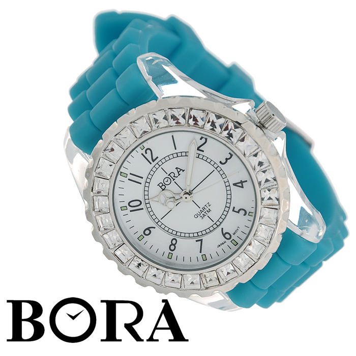 Часы женские наручные Bora. FWBR030 / T-B-2705-WATCH-TURQUOISEFWBR030 / T-B-2705-WATCH-TURQUOISE Часы женские наручные Bora. FWBR030 / T-B-2705-WATCH-TURQUOISEFWBR030 / T-B-2705-WATCH-TURQUOISEНаручные женские часы Bora оснащены японским кварцевым механизмом Seiko Instruments. Корпус часов выполнен из пластика и металла с гальваническим покрытием PDV, инкрустирован стразами. Задняя крышка корпуса изготовлена из нержавеющей стали. Циферблат оформлен арабскими цифрами, оснащен тремя стрелками - часовой, минутной и секундной, светящимися в темноте. Каучуковый ремешок имеет классическую застежку.