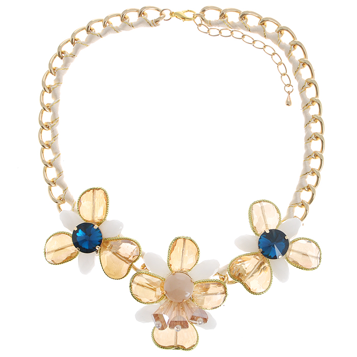 Колье Taya, цыет: золотистый, бежевый. T-B-8356-NECK-GOLDT-B-8356-NECK-GOLD Колье Taya, цыет: золотистый, бежевый. T-B-8356-NECK-GOLDT-B-8356-NECK-GOLDСтильное колье Taya выполненное из гипоаллергенного сплава на основе латуни, не оставит равнодушной ни одну любительницу изысканных и необычных украшений. Колье состоит из переплетенных между собой колец и прикрепленных к ней граненных бусин и страз. Колье имеет надежную застежку-карабин с регулирующей длину цепочкой. Такое колье позволит вам с легкостью воплотить самую смелую фантазию и создать собственный, неповторимый образ.