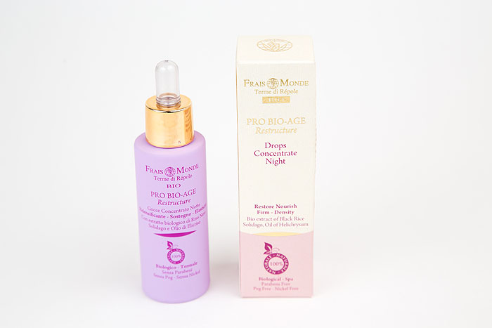 Frais Monde Сыворотка для лица Pro Bio Age, ночная, реструктурирующая, от 50 лет, 30 млBFM016 Frais Monde Сыворотка для лица Pro Bio Age, ночная, реструктурирующая, от 50 лет, 30 млBFM016В 50 лет происходит изменение структуры кожи. Изменяется контур лица, увядает цвет кожи, появляется дряблость. На данном этапе необходимо восстановление контура лица и микрорельефа кожи, питание и возвращение эластичности. Активные ингредиенты: -Экстракт органического черного риса подавляет разрушение коллагена, эластина и гиалуроновой кислоты. -Органическое масло бессмертника восстанавливает клетки кожи. -Экстракт органического золотарника способствует синтезу коллагена, препятствует появлению свободных радикалов, придает эластичность коже. Способ применения: на ночь нанести небольшое количество сыворотки на очищенное лицо, мягко помассировать. Товар сертифицирован.