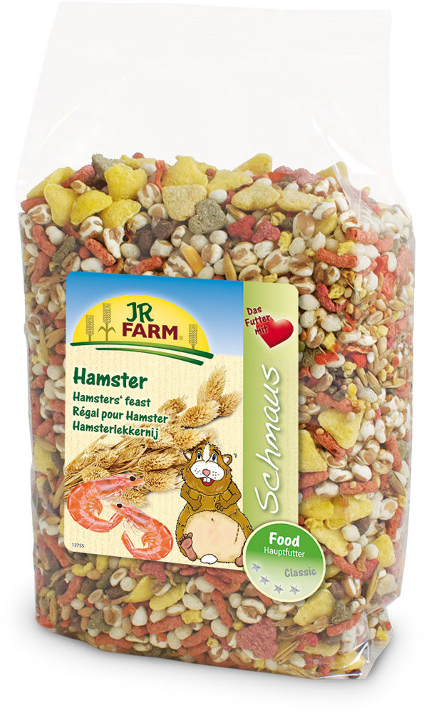 Корм для хомяков JR Farm Classic, 600 г36907/13678 Корм для хомяков JR Farm Classic, 600 г36907/13678Смесь JR Farm Classic является натуральным полноценным кормом для всех хомяков. Универсальная премиальная смесь с дикими семенами и с большим количеством животного белка была специально разработана для хомяков и удобна для переноса хомяками в их щеках- мешках. С большим количеством овощей, витаминов и минералов для здорового образа жизни, полной сил! Рекомендации по кормлению: просто пополняйте кормушку, когда она становится пустой. Пожалуйста, давайте животному такое количество еды, которое он съедает в течение 24 часов. Состав: кукурузная мука, пшеница, кукуруза, овес, красное просо, желтое просо, воздушная пшеница, сорго двухцветное, морковь, канареечное семя 3%, гречиха, сорго обыкновенное, фасоль, курица, говядина, креветки 1%, сыр, рыба. Основной анализ: протеин 12,9%, жиры 3,1%, клетчатка 6,2%, зола 3,4%. Содержание витаминов на кг: витамин А 10000 МЕ, витамин D 1000 МЕ, витамин Е 40 мг, оксид железа. Товар...
