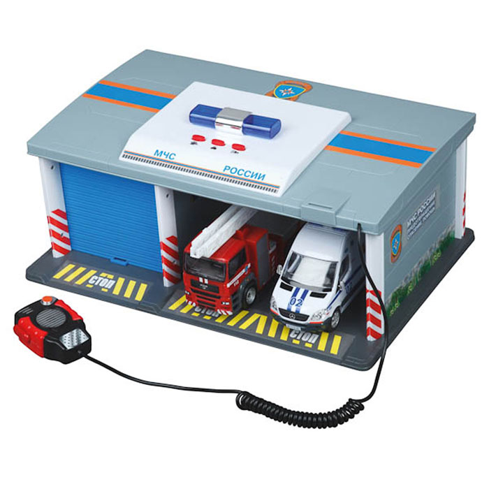 ТехноПарк Игровой набор Дежурная часть13202 ТехноПарк Игровой набор Дежурная часть13202Игровой набор Технопарк Дежурная часть надолго привлечет внимание вашего ребенка. Набор представляет собой дежурную часть МЧС России, включающую гараж с поднимающимися воротами и стоянку для машин. На крыше части находится мигалка и три кнопки, воспроизводящие звук летящего вертолета, сирену и автомобильный гудок. При звучании мигалка подсвечивается. Дежурная часть оснащена встроенной рацией. Также в набор входят полицейская и пожарная машинки. У пожарной машины поднимается и раздвигается лестница. Колеса машин прорезинены, что обеспечивает надежное сцепление с любой поверхностью пола. Ваш ребенок будет часами играть с набором, придумывая различные истории. Порадуйте его таким замечательным подарком!