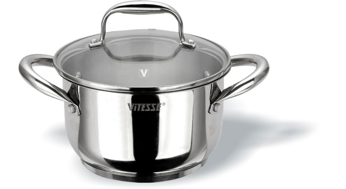 Кастрюля Vitesse Ledell, 4,1 лVS-1437 Кастрюля Vitesse Ledell, 4,1 лVS-1437Кастрюля Ledell изготовлена из высококачественной нержавеющей стали 18/10, имеет многослойное термоаккумулирующее дно с прослойкой из алюминия, которое обеспечивает наилучшее распределение тепла. Прозрачная крышка, выполненная из термостойкого стекла, позволяет следить за процессом приготовления пищи, а ручки из нержавеющей стали надежно крепятся к корпусу. На внутренней стенке кастрюли расположена шкала литража. Кастрюля подходит для газовых, электрических и стеклокерамических плит и пригодна для мытья в посудомоечной машине.