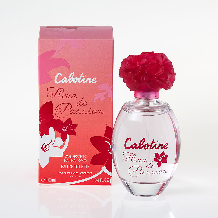Gres Туалетная вода Cabotine Fleur De Passion, женская, 100 млC00.4801.00 Gres Туалетная вода Cabotine Fleur De Passion, женская, 100 млC00.4801.00Солнце, тропические цветы, аромат экзотических фруктов… все это соединилось в аромате Cabotine Fleur de Passion, новой соблазнительной интерпретацией классического аромата Cabotine de Gres. Fleur de Passion соблазняет нотами роскошных цветов, растворяющихся в восточных базовых нотах аромата. Чувственный и изысканный. Fleur de Passion аромат подчеркивающий сексуальность, уверенность и чувственность молодой женщины. Классификация аромата : восточный, цветочный, цитрусовый. Пирамида аромата : Верхние ноты: белый пион, мандарин, цветок риса. Ноты сердца: черный перец, подснежник, порошок фиалки. Ноты шлейфа: ветивер, белый мускат, амбра. Ключевые слова Соблазнительный, сексуальный, чувственный! Туалетная вода - один из самых популярных видов парфюмерной продукции. Туалетная вода содержит 4-10% парфюмерного экстракта. Главные достоинства...