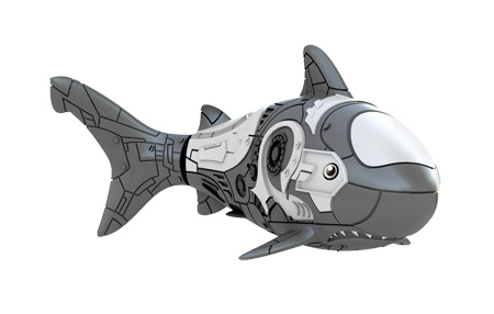 Игрушка для ванны Robofish РобоРыбка: Акула, цвет: серый2501-5 Игрушка для ванны Robofish РобоРыбка: Акула, цвет: серый2501-5Игрушка для ванны Robofish РобоРыбка: Акула понравится вашему малышу и превратит купание в веселую игру. Она выполнена из безопасного пластика с элементами металла в виде маленькой красочной акулы. При погружении в ванну, аквариум или другую емкостью с водой РобоРыбка начинает плавать, опускаясь ко дну и поднимаясь к поверхности воды. Акула прекрасно имитирует повадки настоящей рыбы. Траектория ее движения зависит от наклона хвоста. Внутри рыбки находится специальный грузик, регулирующий глубину ее погружения. Если рыбка плавает на дне, не всплывая, - уберите грузик; если на поверхности - добавьте грузик. Набор включает подставку, на которой можно разместить рыбку, пока вы с ней не играете. Порадуйте вашего ребенка таким замечательным подарком! Игрушка работает от 2 батарей напряжением 1,5V типа LR44 (2 установлены в игрушку и 2 запасные).