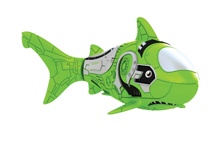 Игрушка для ванны Robofish РобоРыбка: Акула, цвет: зеленый2501-7 Игрушка для ванны Robofish РобоРыбка: Акула, цвет: зеленый2501-7Игрушка для ванны Robofish РобоРыбка: Акула понравится вашему малышу и превратит купание в веселую игру. Она выполнена из безопасного пластика с элементами металла в виде маленькой красочной акулы. При погружении в ванну, аквариум или другую емкостью с водой РобоРыбка начинает плавать, опускаясь ко дну и поднимаясь к поверхности воды. Акула прекрасно имитирует повадки настоящей рыбы. Траектория ее движения зависит от наклона хвоста. Внутри рыбки находится специальный грузик, регулирующий глубину ее погружения. Если рыбка плавает на дне, не всплывая, - уберите грузик; если на поверхности - добавьте грузик. Набор включает подставку, на которой можно разместить рыбку, пока вы с ней не играете. Порадуйте вашего ребенка таким замечательным подарком! Игрушка работает от 2 батарей напряжением 1,5V типа LR44 (2 установлены в игрушку и 2 запасные).