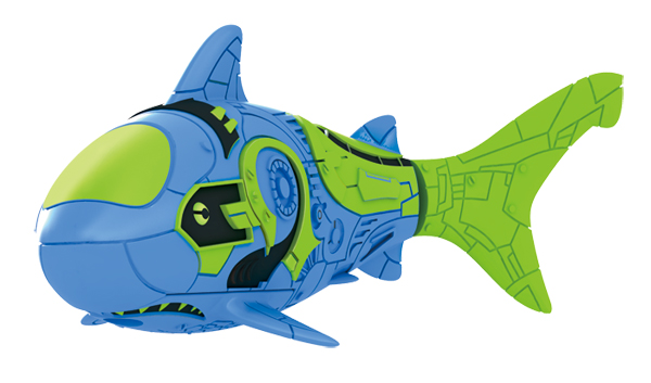 Игрушка для ванны Robofish Тропическая РобоРыбка: Акула, цвет: синий2549-9 Игрушка для ванны Robofish Тропическая РобоРыбка: Акула, цвет: синий2549-9Игрушка для ванны Robofish Тропическая РобоРыбка понравится вашему малышу и превратит купание в веселую игру. Она выполнена из безопасного пластика с элементами металла в виде маленькой красочной рыбки. При погружении в ванну, аквариум или другую емкостью с водой РобоРыбка начинает плавать, опускаясь ко дну и поднимаясь к поверхности воды. Игрушка прекрасно имитирует повадки настоящей рыбы. Траектория ее движения зависит от наклона хвоста. Внутри рыбки находится специальный грузик, регулирующий глубину ее погружения. Если рыбка плавает на дне, не всплывая, - уберите грузик; если на поверхности - добавьте грузик. Набор включает подставку, на которой можно разместить рыбку, пока вы с ней не играете. Порадуйте вашего ребенка таким замечательным подарком! Игрушка работает от 2 батарей напряжением 1,5V типа LR44 (2 установлены в игрушку и 2 запасные).