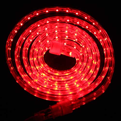 Светодиодная лента Luck&Light, 5 метров, цвет: красныйL&L-60R5M Светодиодная лента Luck&Light, 5 метров, цвет: красныйL&L-60R5MГибкая светодиодная лента с высокой степенью защиты предназначена для декоративного освещения вне помещений. С помощью отдельных сегментов (1 м, 2 м, 5 м), оснащенных надежным винтовым соединением, Вы легко соберете конструкцию необходимой длины. Лента укомплектована набором для крепления к поверхности. Блок питания приобретается отдельно.