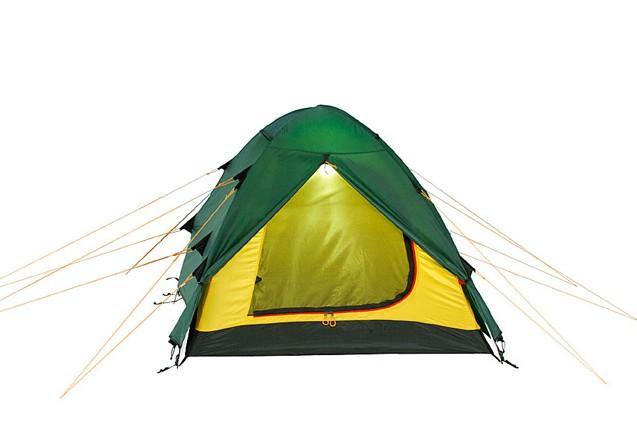 Палатка Alexika Nakra 3 Green9124.3101 Палатка Alexika Nakra 3 Green9124.3101Удобная трехместная палатка NAKRA 3 - последнее «слово» в индустрии создания принадлежностей для активного туризма. Модель отлично подходит для использования в условиях непогоды, при проливном дожде или сильных порывах ветра. Ее главное преимущество - надежная и прочная ветроустойчивая конструкция, которая удерживается благодаря каркасу из алюминиевых дуг. Палатка NAKRA 3 станет отличным выбором для путешественников, планирующих выезжать на природу с одной или несколькими ночевками уже с конца марта. Ее прочная не продуваемая ткань делает данную модель незаменимой также при поездках поздней осенью. Туристическая палатка NAKRA 3 отличается тщательно продуманной конструкцией. Ее вход с двух сторон защищают выдающиеся вперед треугольные крылья из тента, предотвращающие попадание внутрь холодного воздуха. Вы можете быть уверены, что даже при сильном ветре внутри палатки вам будет спокойно и уютно. Верхняя часть и дно модели NAKRA 3 выполнены из прочной ткани Polyester, которая...