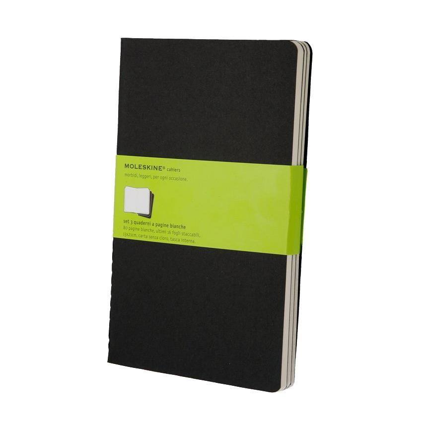 Блокнот Moleskine Cahier (нелинованная) Large черная 3 штQP318EN Блокнот Moleskine Cahier (нелинованная) Large черная 3 штQP318ENЗаписная книжка в картонной обложке без пропитки содержит 80 нелинованных страниц. Неповторимые черты записной книжки Молескин: Прошитый нитками переплет; Практичные скругленные углы; Не желтеющие со временем страницы; Последние 16 листов с перфорацией для отрыва; Быстро впитывающая чернила бумага; Вместительный внутренний кармашек. Характеристики: Цвет: черный. Размер: 13 см х 21 см. Материал: бумага, картон. Moleskine (Молескин) - легендарная записная книжка, которой уже два столетия отдает дань любви и уважения европейская творческая интеллигенция: писатели, журналисты, художники, дизайнеры, архитекторы, актеры и музыканты. Среди знаменитых поклонников Moleskine - Эрнест Хемингуэй и Пабло Пикассо, Брюс Чатвин и Луис Сепульведа, Винсент Ван Гог и Анри Матисс, Жан-Поль Сартр и Гийом Апполлинер, Оскар Уайльд и Гертруда Стайн. Множество ярких идей и набросков были до времени скрыты этим тайным...