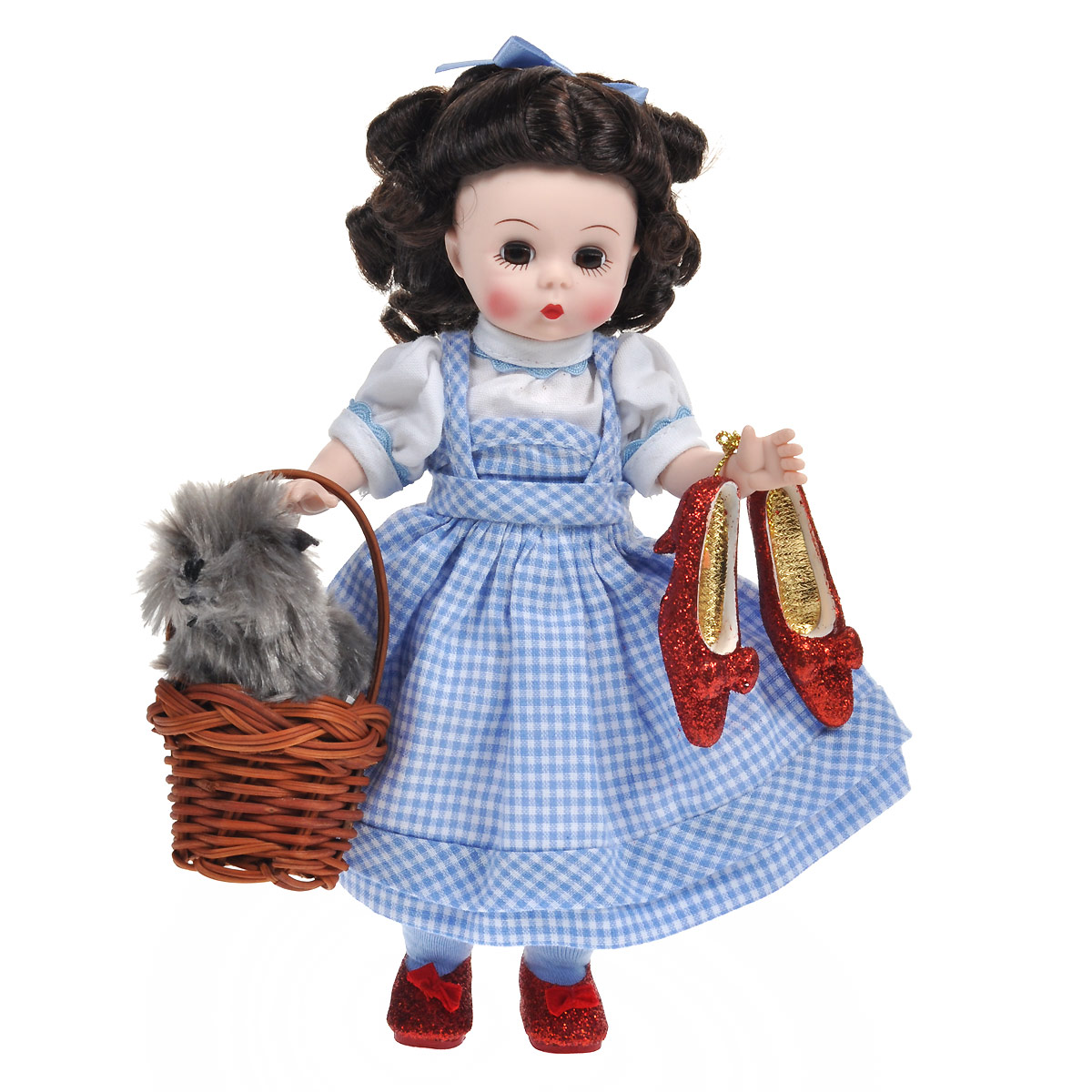 Madame Alexander Пупс Элли и Тотошка46360 Madame Alexander Пупс Элли и Тотошка46360Кукла Madame Alexander Элли и Тотошка станет прекрасным украшением любой коллекции. Кукла Элли из повести Волшебник изумрудного города, с карими глазами и темными кудрями, одета в клетчатый бело-голубой сарафан с белой нижней юбкой, белую блузку с короткими рукавами - фонариками, обрамленными синей атласной тесьмой, так же как и воротничок. На ее ножках - голубые носочки и блестящие рубиновые туфельки с бантиками. В комплект с куклой входит Тотошка - плюшевая собачка в корзинке и блестящие рубиновые туфельки на каблучке. Реалистичные глазки Элли закрываются, если положить ее на спину.