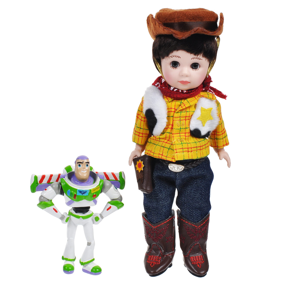 Madame Alexander Пупс Джек из Истории игрушек50575 Madame Alexander Пупс Джек из Истории игрушек50575Кукла Madame Alexander Джек из Истории игрушек станет прекрасным украшением любой коллекции. Мальчик Джек очень любит мультфильм История игрушек, поэтому одевается как любимый герой Вуди. Джэк с серыми глазами и темными волосами одет в желтую рубашку с красно-зелеными полосками, которая отлично сочетается с синими джинсами. Черно-белая жилетка в стиле коровьей кожи украшена звездой шерифа. Красная бандана на шее, черный ремень с коричневой кобурой, украшенной аппликацией в виде желто-красного цветка, и коричневая шляпа, украшенная лентой дополняют образ. Ковбойские сапожки из коричневой кожи, прострочены красными нитками. Теперь Джек готов прийти на помощь любому. В комплект с Джеком входит фигурка База Лайтера. Реалистичные глазки Джека закрываются, если положить его на спину.