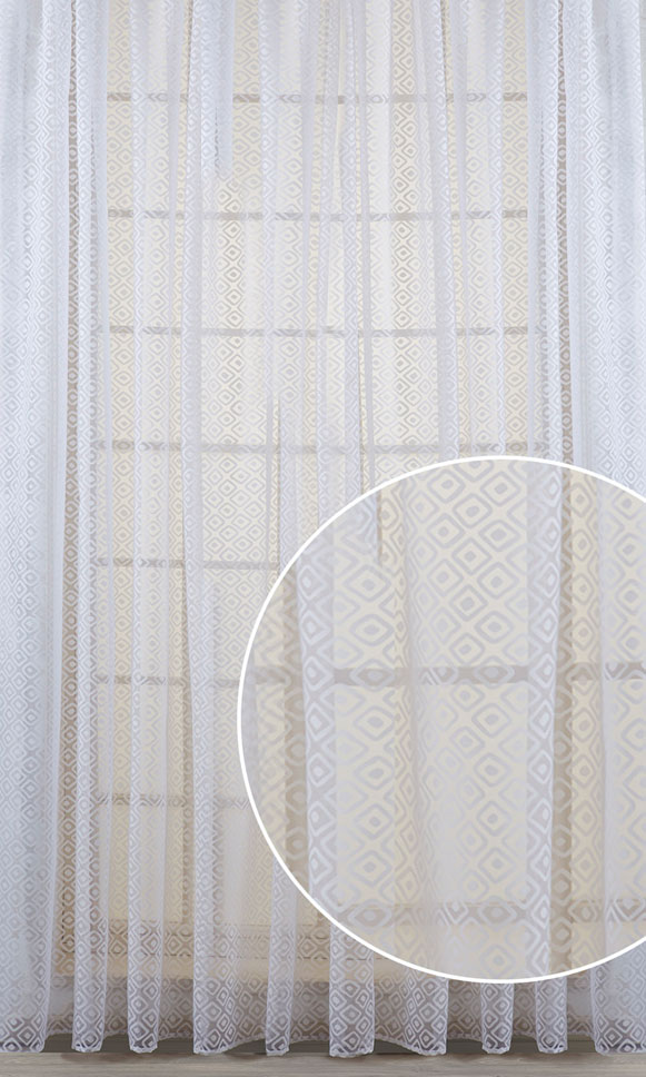 Штора Primavelle Romina, на ленте, цвет: белый, высота 270 см. 61781427-R2961781427-R29 Штора Primavelle Romina, на ленте, цвет: белый, высота 270 см. 61781427-R2961781427-R29Элегантная штора Primavelle Romina выполнена из 75% вискозы и 25% полиэстера. Полупрозрачная легкая ткань и приглушенная гамма привлекут к себе внимание и органично впишутся в интерьер помещения. Штора, декорированная оригинальным орнаментом, станет органичным дополнением любого интерьера. Она прекрасно сочетается как с однотонными гардинами, так и со шторами, украшенными сложным рисунком. Такие шторы идеально подходят для солнечных комнат. Мягко рассеивая прямые лучи, они хорошо пропускают дневной свет и защищают от посторонних глаз. Отличное решение для многослойного оформления окон! Эта штора будет долгое время радовать вас и ваших близких! Штора крепится на карниз при помощи ленты, которая поможет красиво и равномерно задрапировать верх.