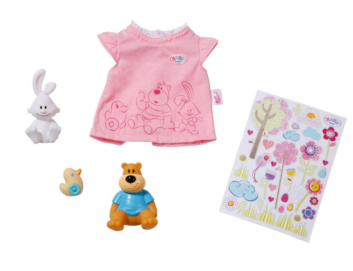 Baby Born Аксессуары для кукол Одежда и животные819-616 Baby Born Аксессуары для кукол Одежда и животные819-616С набором аксессуаров Одежда и животные ваша малышка сможет подарить своей куколке Baby Born максимум заботы. В набор входят: короткое платьице для малышки Baby Born, стикеры для его украшения и резиновые игрушки (зайчик, медведь и уточка). Платье по горловине декорировано тонкой гипюровой оборочкой. Спереди оно оформлено изображением милых зверюшек. С помощью стикеров можно создать неповторимый дизайн платья, в котором любимая куколка будет выглядеть великолепно. Набор подходит для куклы высотой 43 см.