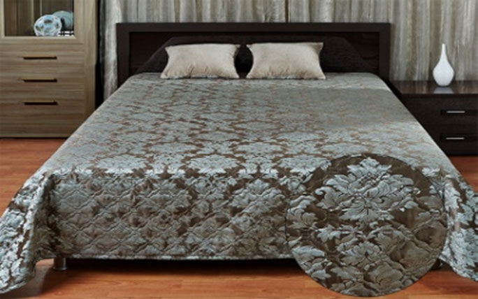 Покрывало Primavelle Rebecca, цвет: коричнево-бирюзовый, 240 см х 240 см254705022-745Rb Покрывало Primavelle Rebecca, цвет: коричнево-бирюзовый, 240 см х 240 см254705022-745RbСтильное покрывало Primavelle Rebecca, выполненное из вискозы и полиэстера, прекрасно дополнит ваш интерьер. Классический жаккардовый рисунок, благородная расцветка и нежная шелковистая на ощупь ткань создадут атмосферу красоты и уюта в вашей спальне. Изделие изготовлено по современной технологии безниточного скрепления тканей Ультрастеп. Такой метод надежного соединения тканей не только продлевает срок службы покрывала, но и добавляет ему особую изюминку, благодаря художественной стежке. Покрывало упаковано в пластиковую сумку-чехол, закрывающуюся на застежку-молнию.