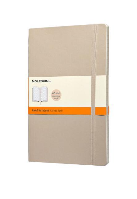 Записная книжка Classic Soft (в линейку), Moleskine, Large, бежевый (арт. QP616G4)QP616G4 Записная книжка Classic Soft (в линейку), Moleskine, Large, бежевый (арт. QP616G4)QP616G4Классическая записная книжка Молескин в мягкой цветной обложке. Удобная эластичная застежка защитит Вашу записную книжку. Надёжно вшитая в корешок закладка. На внутренней стороне обложки - вместительный кармашек для документов. Не желтеющая, быстро впитывающая чернила бумага. Формат: Large (13x21 см) Обложка: мягкая, влагозащитная Бумага: 192 страницы, в линейку