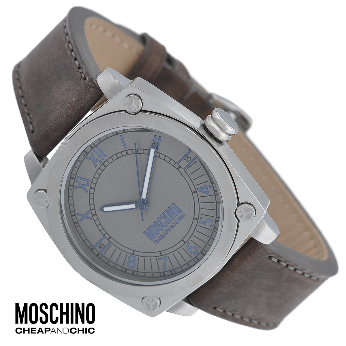 Часы мужские наручные Moschino, цвет: серебристый, коричневый. MW0295MW0295 Часы мужские наручные Moschino, цвет: серебристый, коричневый. MW0295MW0295Наручные часы от известного итальянского бренда Moschino - это не только стильный и функциональный аксессуар, но и современные технологи, сочетающиеся с экстравагантным дизайном и индивидуальностью. Часы Moschino оснащены кварцевым механизмом. Корпус выполнен из высококачественной нержавеющей стали с сатиновой полировкой. Циферблат с римскими и арабскими цифрами защищен минеральным стеклом. Часы имеют три стрелки - часовую, минутную и секундную. Ремешок часов выполнен из толстой натуральной кожи и оснащен классической застежкой. Часы упакованы в фирменную металлическую коробку с логотипом бренда. Часы Moschino благодаря своему уникальному дизайну отличаются от часов других марок своеобразными циферблатами, функциональностью, а также набором уникальных технических свойств. Каждой модели присуща легкая экстравагантность, самобытность и, безусловно, великолепный вкус. Характеристики: Диаметр циферблата: 3,5 см. Размер...