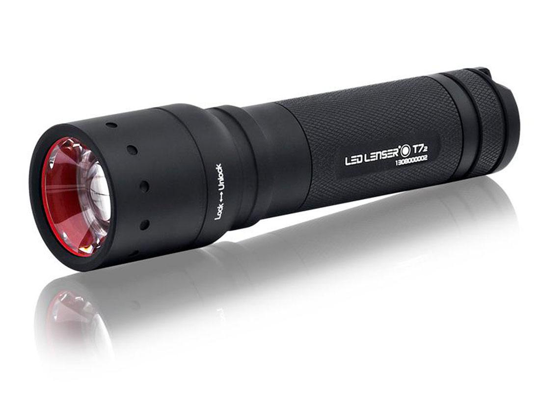 Светодиодный фонарь Led Lenser T7.29807 Светодиодный фонарь Led Lenser T7.29807Фонарь профессиональной серии. Световой поток - 320 лм. Три режима свечения. Время свечения до 1 лм - 64 часа. Длина - 133 мм. Вес - 175 г. Питание - 4 х ААА (в комплекте). Количество светодиодов - 1. Позолоченные контакты. Поясной нейлоновый чехол, темляк. Эффективная дальность свечения - до 260 м. Система AFS. Новое покрытие фонаря, увеличенная кнопка включения.Система блокировки головной части фонаря. Картонная упаковка. Возврат товара возможен только через сервисный центр. Гарантийный центр: м. ВДНХ, Ботанический сад 129223, г. Москва, Проспект Мира, 119, ВВЦ, строение 323 +7 495 974 3494 service@omegatool.ru Время работы сервисного центра: Пн-чт: 10.00-18.00 Пт: 10.00- 17.00 Сб, Вс: выходные дни