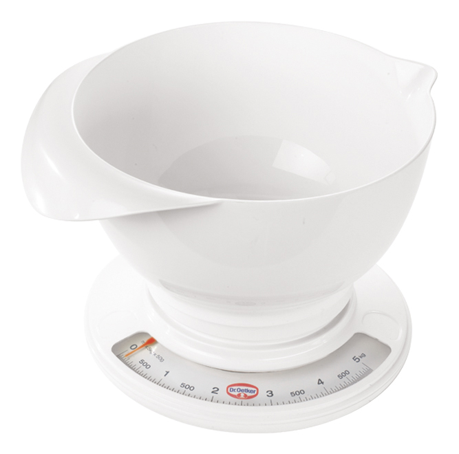 Весы кухонные Dr.Oetker Analoge Backwaage, цвет: белый, до 5 кг1534 Весы кухонные Dr.Oetker Analoge Backwaage, цвет: белый, до 5 кг1534Механические кухонные весы Dr.Oetker Analoge Backwaage придутся по душе каждой хозяйке и станут незаменимым аксессуаром на кухне. Корпус весов выполнен из пластика. Весы выдерживают до 5 килограмм и оборудованы удобной чашей круглой формы из пластика, в которой можно смешивать и взвешивать ингредиенты. С помощью таких механических весов можно точно контролировать пропорции ингредиентов. Объем чаши: 2,5 л. Материал чаши: пластик. Диаметр платформы: 13 см. Размер весов (без чаши): 21,5 см х 21,5 см х 5,5 см.
