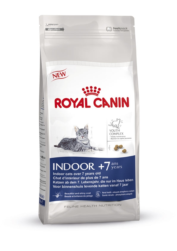 Корм сухой Royal Canin Indoor 7+, для кошек в возрасте от 7 до 12 лет, живущих в помещении, 400 г493004-548004 Корм сухой Royal Canin Indoor 7+, для кошек в возрасте от 7 до 12 лет, живущих в помещении, 400 г493004-548004Корм сухой Royal Canin Indoor +7 - полнорационное питание для пожилых кошек с 7 до 12 лет, постоянно проживающих в помещении. Для поддержания жизненных сил стареющей кошки. Корм Indoor +7 помогает сохранять молодость кошки благодаря запатентованному комплексу витаминов и питательных веществ с антиоксидантными свойствами и полифенолам зеленого чая и винограда. Хондропротекторные вещества и незаменимые жирные кислоты EPA и DHA, содержащиеся в этом корме, поддерживают здоровье суставов кошки. Красота и блеск шерсти кошки: улучшает блеск шерсти и здоровье кожи благодаря присутствию в корме активных питательных веществ, в том числе витаминов А и В, незаменимых жирных кислот, микроэлементов в хелатной форме, масла огуречника аптечного (богатого гамма-линоленовой кислотой) и рыбьего жира (источника жирных кислот Омега 3). Обеспечение здоровья почек – адекватное содержание фосфора: адаптированный уровень фосфора (0,79%) способствует...