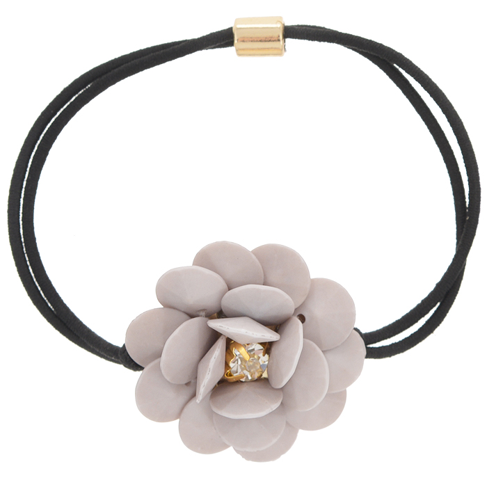Браслет AtStyle247, цвет: серый, черный. T-B-8270-BRAC-GD.GRAYT-B-8270-BRAC-GD.GRAY Браслет AtStyle247, цвет: серый, черный. T-B-8270-BRAC-GD.GRAYT-B-8270-BRAC-GD.GRAYБраслет AtStyle247 изготовлен из металлического сплава из меди, цинка и железа. Браслет выполнен на резинке и украшен декоративным элементом в форме цветка, внутри которого находится стеклянный стразик. Благодаря резинке браслет может растягиваться, что делает его размер универсальным. Это украшение позволит вам с легкостью воплотить самую смелую фантазию и создать собственный неповторимый образ. Красивое и необычное украшение блестяще подчеркнет ваш изысканный вкус и поможет внести разнообразие в привычный образ.