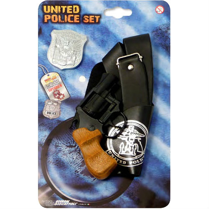Edison Игровой набор United Police Set0531/26 Edison Игровой набор United Police Set0531/26При помощи набора United Police Set ваш мальчик сможет не просто задерживать и обезоруживать бандитов, но также быть примером для друзей и героем в детском игровом мире. Он идеально подойдет для детских игр в отважных защитников правопорядка и дерзких бандитов. Игрушка выполнена из прочного безопасного пластика, и представляет собой реалистичную модель современного пистолета. Пистолет отлично стреляет, а удобная рукоять плотно ложится в руку. В комплект также входит кобура для пистолета и жетон полицейского. Этот игровой набор непременно придется по вкусу вашему ребенку, он сможет часами играть с ним, придумывая различные истории и разыгрывая сцены из любимых фильмов. Такие игры помогут малышу развить социальные и коммуникативные навыки, воображение, крупную и мелкую моторику. Порадуйте своего ребенка таким замечательным подарком!