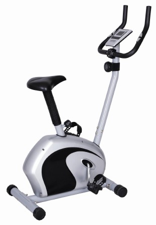Велотренажер Sport Elit, 97 см х 48,5 см х 128 смSE-400 Велотренажер Sport Elit, 97 см х 48,5 см х 128 смSE-400Велотренажер Sport Elit предназначен для тренировки ног. Он имеет магнитную систему изменения нагрузки (8 уровней). Компьютер определяет время тренировки, скорость, дистанцию, пульс, одометр и потраченные калории. Велотренажер оснащен транспортировочными роликами.