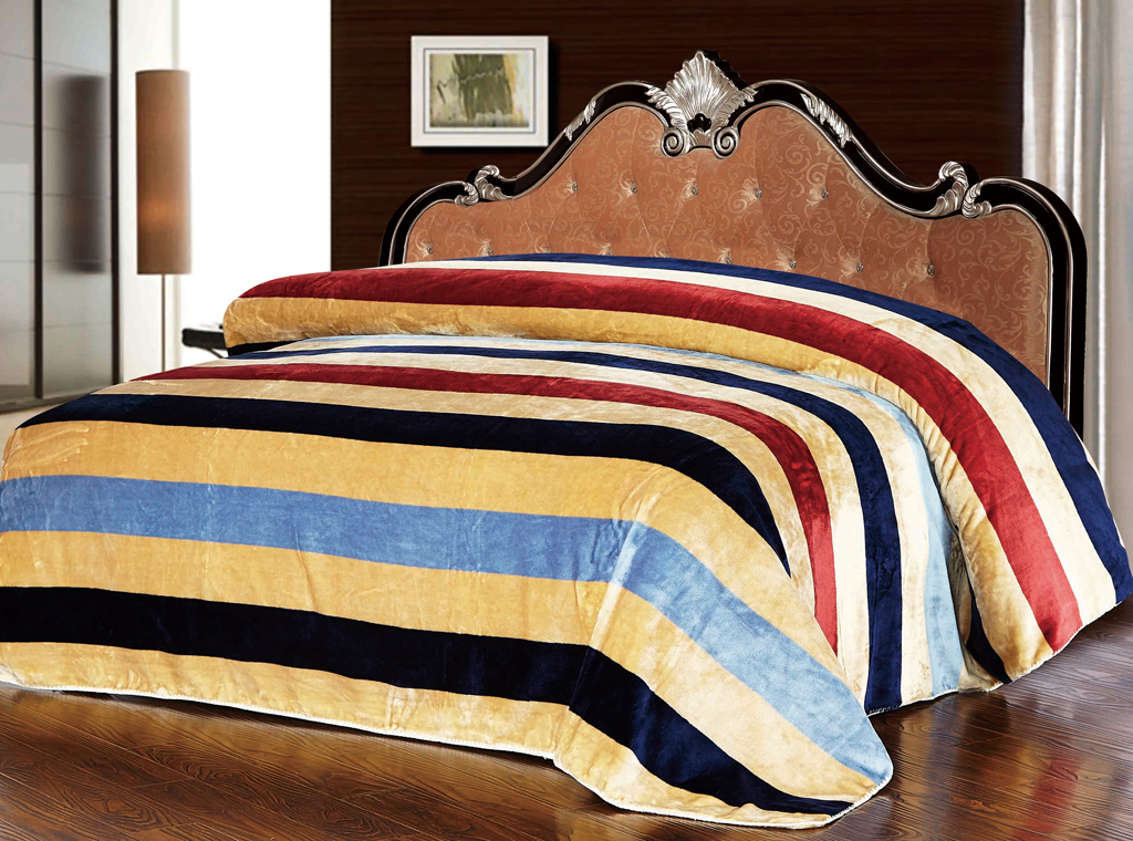 Плед SL, 200 х 220 см 1021910219 Плед SL, 200 х 220 см 1021910219Роскошный плед Soft Line гармонично впишется в интерьер вашего дома и создаст атмосферу уюта и комфорта. Плед выполнен из мягкого и приятного на ощупь флиса (100% полиэстер) с принтом в разноцветную полоску. Высочайшее качество материала гарантирует безопасность не только взрослых, но и самых маленьких членов семьи. Плед - это такой подарок, который будет всегда актуален, особенно для ваших родных и близких, ведь вы дарите им частичку своего тепла! Soft Line предлагает широкий ассортимент высококачественного домашнего текстиля разных направлений и стилей. Это и постельное белье из тканей различных фактур и орнаментов, а также мягкие теплые пледы, красивые покрывала, воздушные банные халаты, текстиль для гостиниц и домов отдыха, практичные наматрасники, изысканные шторы, полотенца и разнообразное столовое белье. Soft Line - это ваш путеводитель по мягкому миру текстиля, полному удивительных достопримечательностей. Постельное белье марки Soft Line подарит вам...