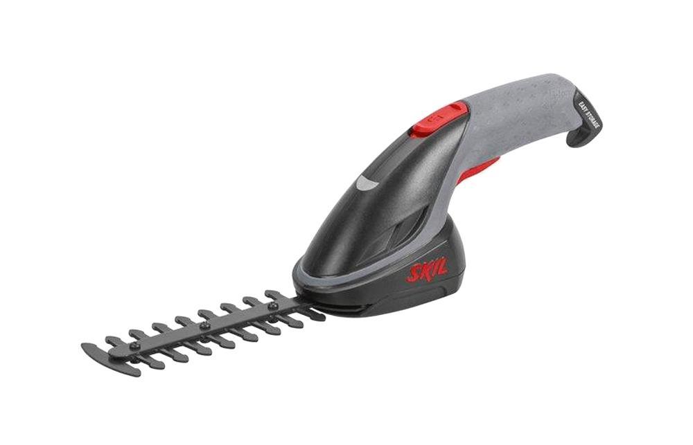 Skil 0755 ножницы для травы и кустов (F0150755RA)F0150755RA Skil 0755 ножницы для травы и кустов (F0150755RA)F0150755RASkil 0755 электрические ножницы для обрезки травы и кустов. Эксклюзивная конструкция EASY STORAGE: Для удобства подвешивания инструмента в модуле хранения Skil. Литий-ионная технология: Без эффекта памяти, без саморазряда и инструмент всегда готов к использованию. Работает от литий-ионной батареи, встроенной в прибор. Заряжается аккумулятор от сети (зарядное устройство входит в комплект). Защита электронных элементов: (ECP) защищает аккумуляторные ячейки.