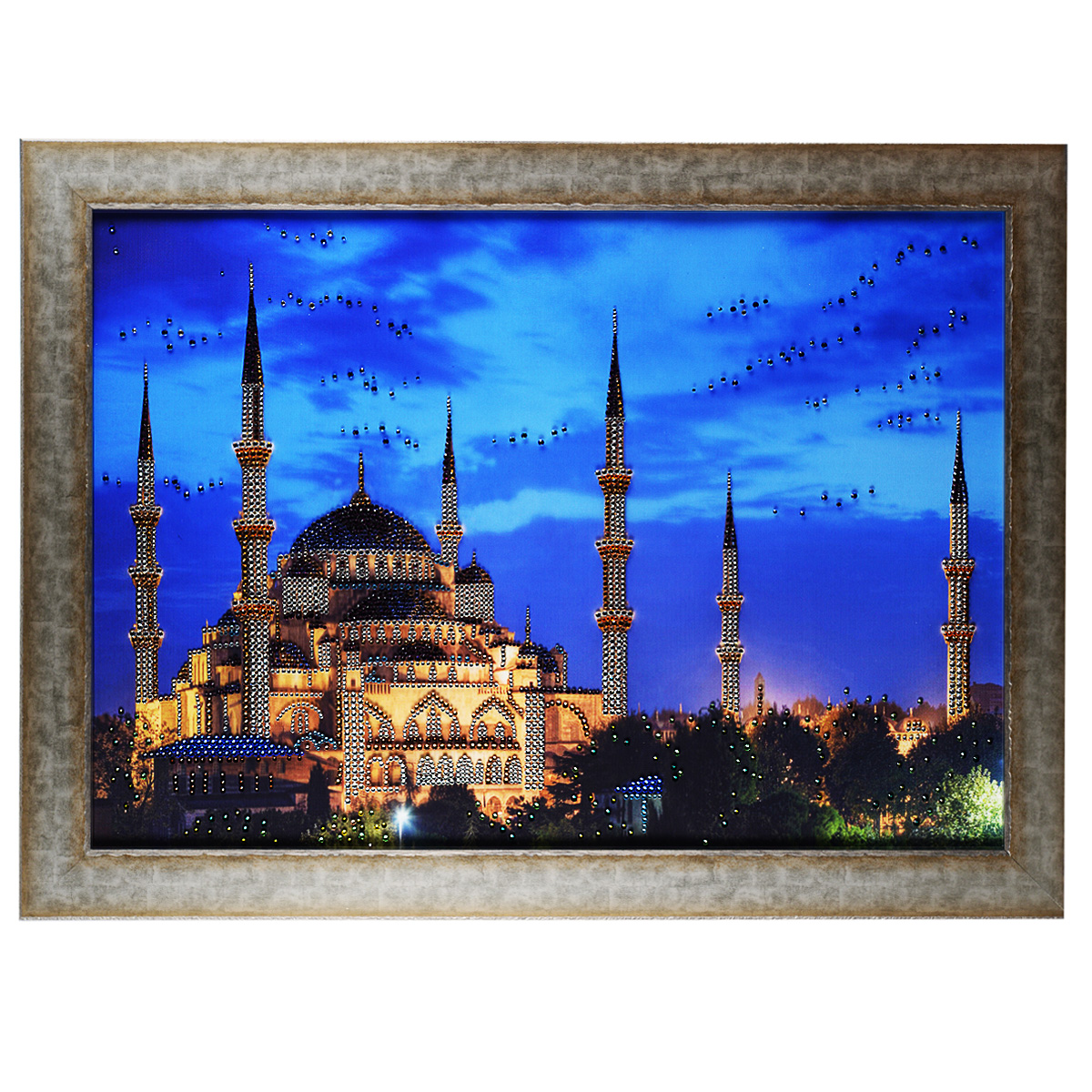 Картина с кристаллами Swarovski Большая мечеть, 80 х 60 см1059 Картина с кристаллами Swarovski Большая мечеть, 80 х 60 см1059Изящная картина в багетной раме, инкрустирована кристаллами Swarovski, которые отличаются четкой и ровной огранкой, ярким блеском и чистотой цвета. Красочное изображение мечети, расположенное на внутренней стороне стекла, прекрасно дополняет блеск кристаллов. С обратной стороны имеется металлическая проволока для размещения картины на стене. Картина с кристаллами Swarovski Большая мечеть элегантно украсит интерьер дома или офиса, а также станет прекрасным подарком, который обязательно понравится получателю. Блеск кристаллов в интерьере, что может быть сказочнее и удивительнее. Картина упакована в подарочную картонную коробку синего цвета и комплектуется сертификатом соответствия Swarovski.